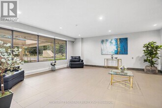 665 Bathgate Dr in Ottawa, ON - Building Photo - Building Photo
