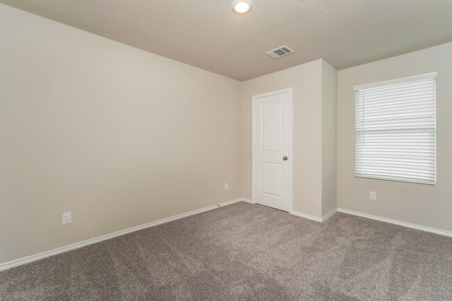 10627 Varmus Dr in Converse, TX - Building Photo - Building Photo