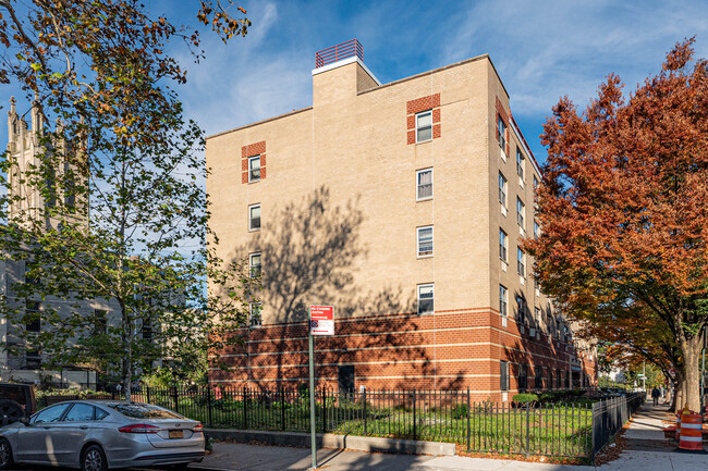 301 Parkville Ave in Brooklyn, NY - Foto de edificio - Building Photo