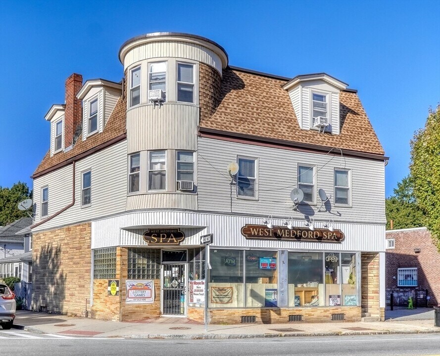 437-439 High St in Medford, MA - Building Photo