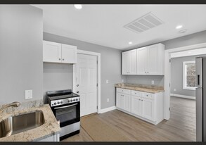 122 Brookside Ave in West Warwick, RI - Building Photo