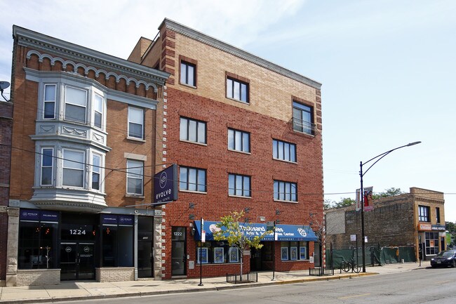 1220-1222 W Belmont Ave in Chicago, IL - Building Photo - Building Photo