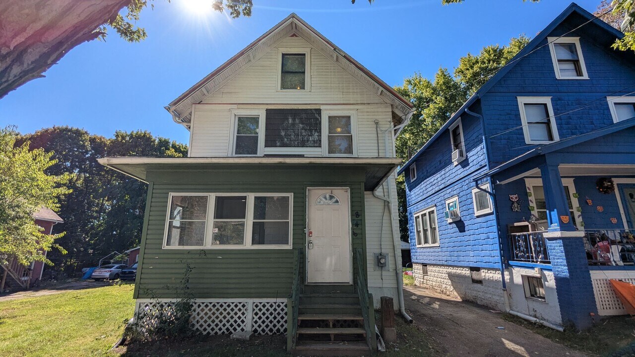 848 Clark St in Akron, OH - Building Photo