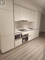 8 Interchange Wy in Vaughan, ON - Building Photo