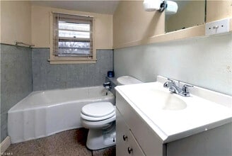 902 E Boston Ave in Youngstown, OH - Building Photo - Building Photo