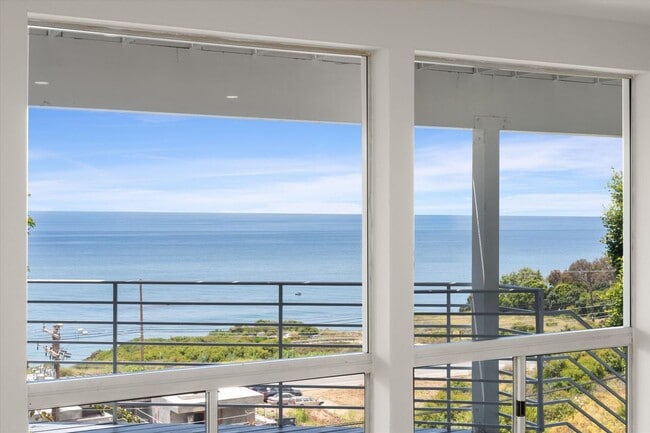 4986 Puesta Del Sol in Malibu, CA - Building Photo - Building Photo