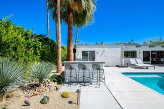 1155 E Paseo El Mirador in Palm Springs, CA - Building Photo - Building Photo