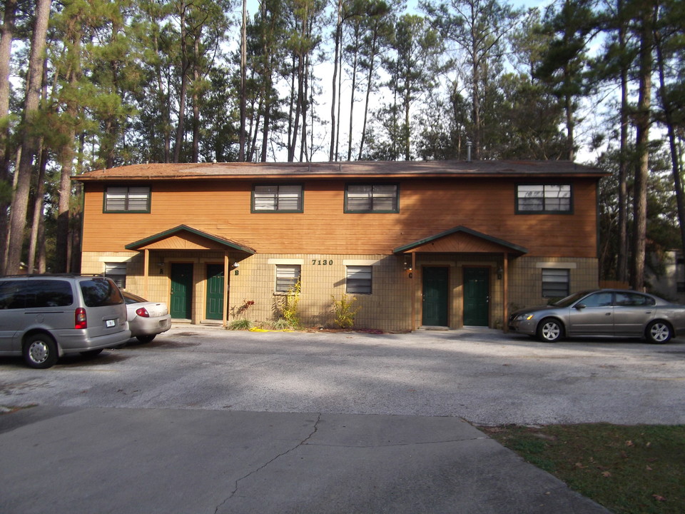 7130 SW 45th Pl in Gainesville, FL - Foto de edificio