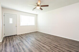 1826 S Laura St in Wichita, KS - Building Photo - Building Photo