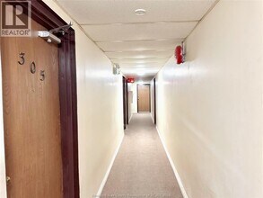 2565 Lauzon Rd in Windsor, ON - Building Photo - Building Photo