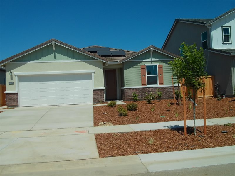 1339 Kensington Dr in Plumas Lake, CA - Building Photo