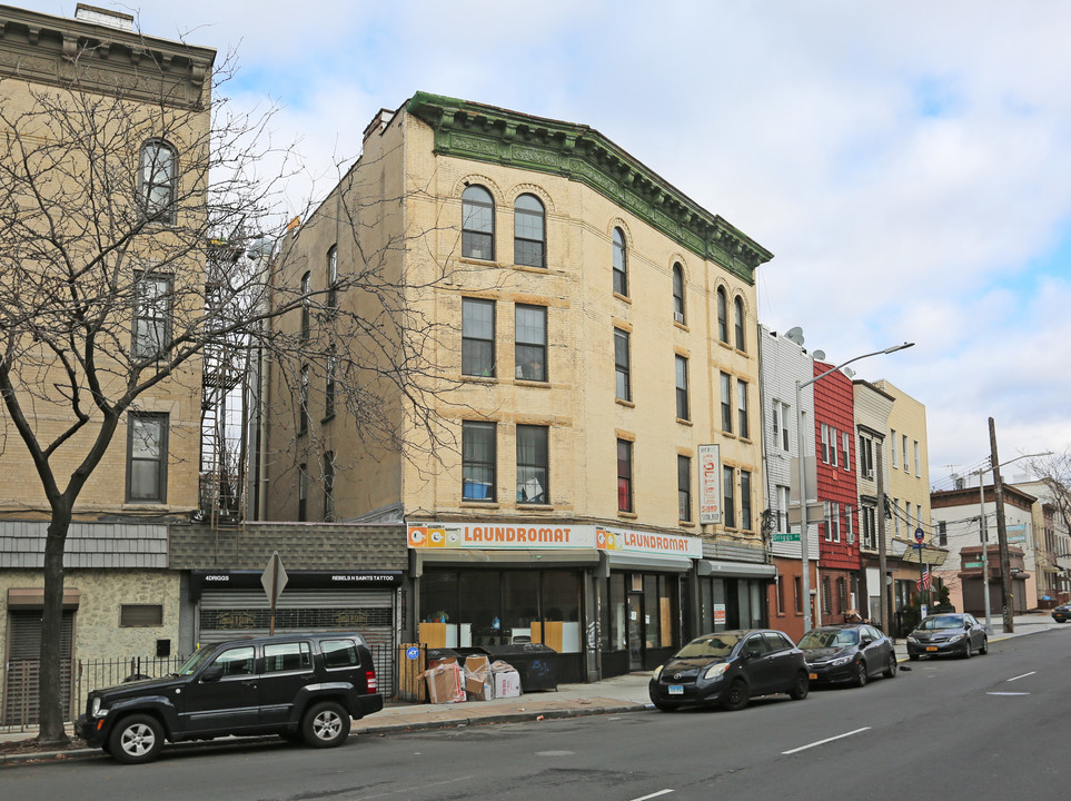 729-731 Meeker Ave in Brooklyn, NY - Building Photo