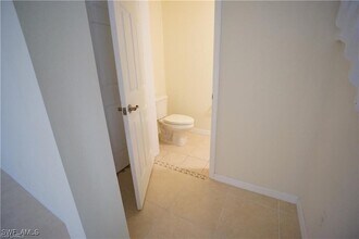 9774 Roundstone Cir in Ft. Myers, FL - Building Photo - Building Photo