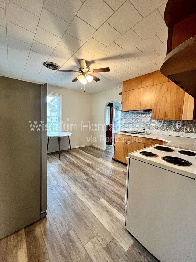 2545 N Co Rd 1740 in Niota, IL - Building Photo - Building Photo