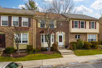 Oxford Crossing Condominium in Silver Spring, MD - Building Photo - Building Photo