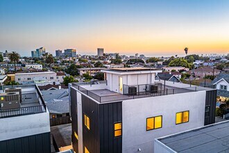 242 1/2 N Dillon St in Los Angeles, CA - Building Photo - Building Photo