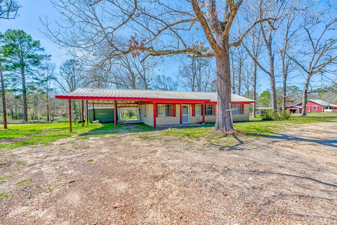 11140 FM 256 in Colmesneil, TX - Building Photo