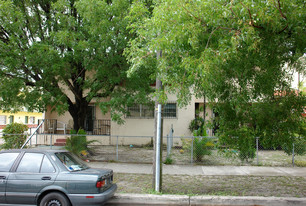 840-858 NW 4th St in Miami, FL - Building Photo