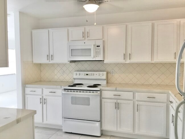 15623 SE 92nd Ct in Summerfield, FL - Building Photo - Building Photo