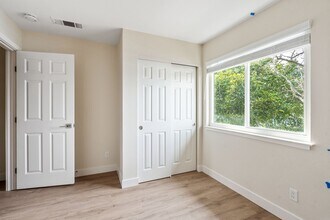Gardenside Apartments in Sacramento, CA - Building Photo - Building Photo