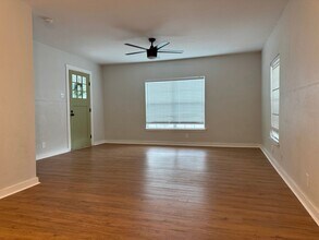 323 Arlington Ct in San Antonio, TX - Building Photo - Building Photo