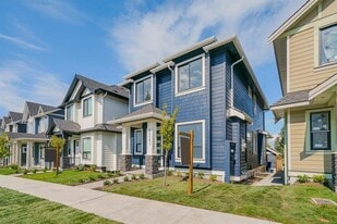 16583-1625A 25a Ave in Surrey, BC - Building Photo