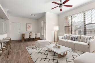 Lakeside Villas (Dallas) in Grand Prairie, TX - Foto de edificio - Building Photo