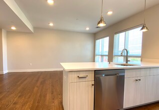 1 Everett St, Unit 501 in Boston, MA - Building Photo - Building Photo