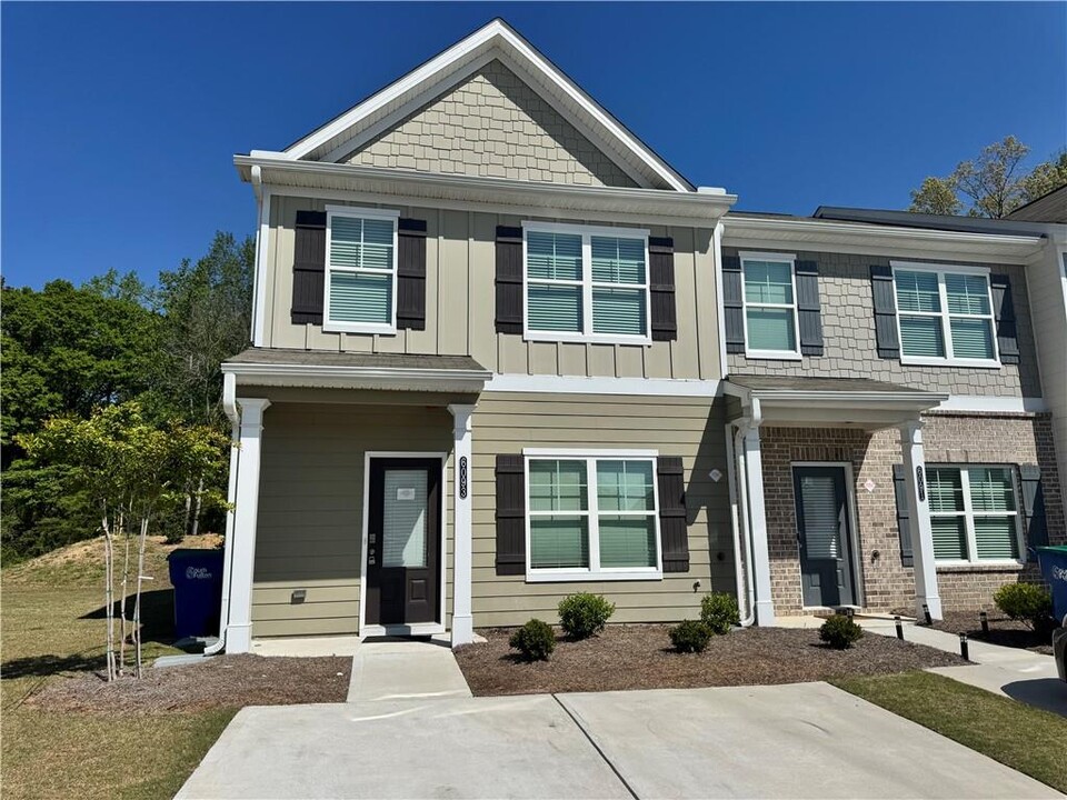 6093 Mallory Ridge in Union City, GA - Building Photo