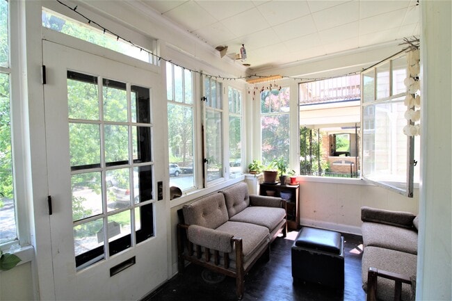 2933 N Newhall St, Unit A in Milwaukee, WI - Building Photo - Building Photo