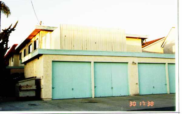 5400 Driftwood St in Oxnard, CA - Building Photo