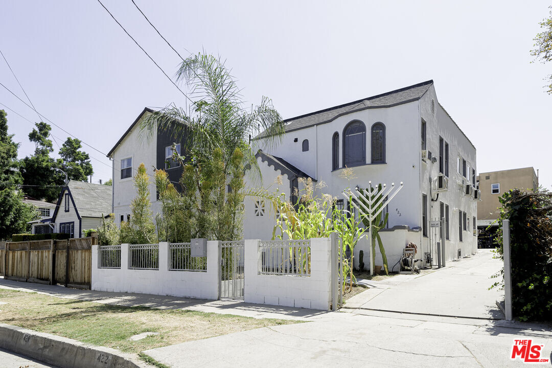 424 N Reno St in Los Angeles, CA - Foto de edificio