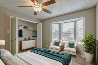 Hampton Court in Garland, TX - Foto de edificio - Building Photo