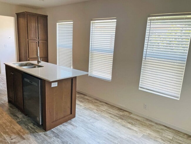 541 E Sullivan St in Coalinga, CA - Building Photo - Building Photo