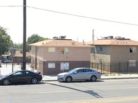 1317 Bernard St in Bakersfield, CA - Foto de edificio - Building Photo