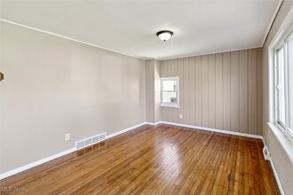 715 E 258th St in Euclid, OH - Building Photo - Building Photo
