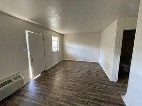 1502 NW Kingsbury Ave in Lawton, OK - Building Photo - Building Photo