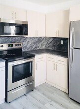 1003 NW 73rd St in Miami, FL - Building Photo - Building Photo