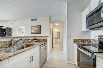 630 S Sapodilla Ave in West Palm Beach, FL - Building Photo - Building Photo