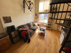 574 Dorchester Ave in Boston, MA - Foto de edificio - Building Photo