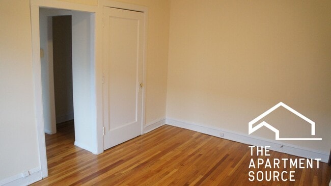 3304 W Schubert Ave in Chicago, IL - Foto de edificio - Building Photo