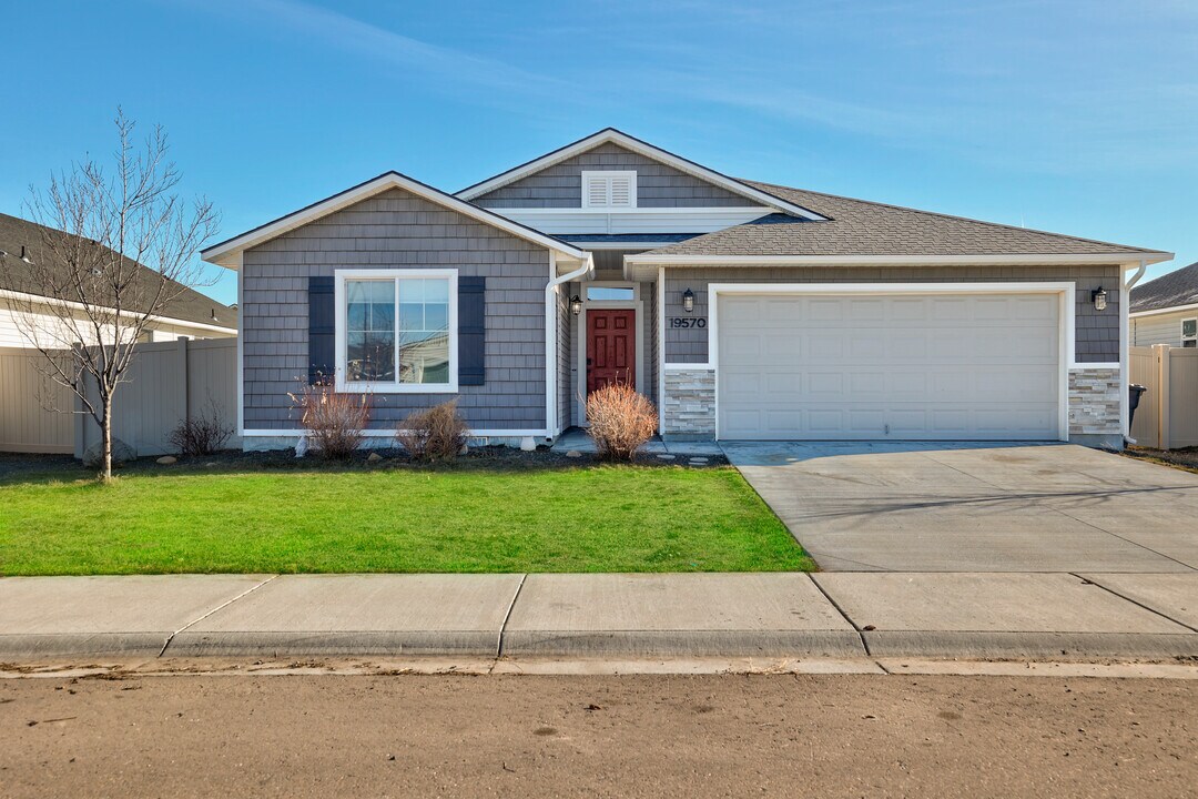 19570 Nanticoke Ave in Caldwell, ID - Building Photo