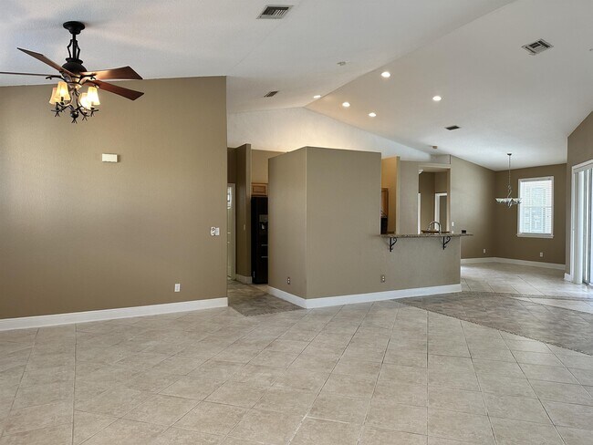 307 Inman St in Lehigh Acres, FL - Building Photo - Building Photo