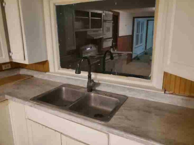 129 Cedar St, Unit 1 in Kingston, NY - Building Photo - Building Photo