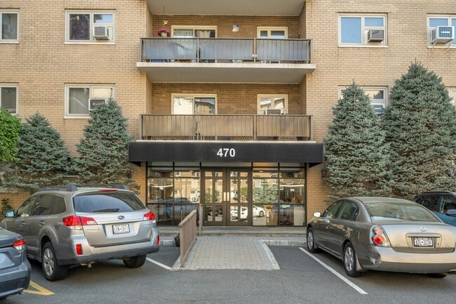 property at 470 Halstead Ave