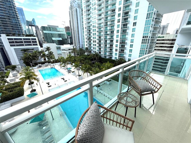 950 Brickell Bay Dr in Miami, FL - Building Photo - Building Photo