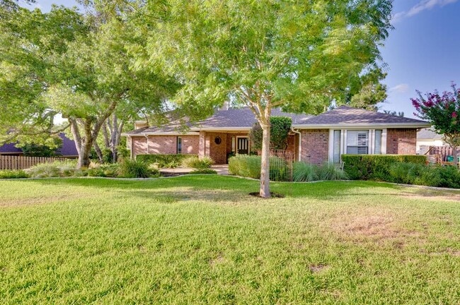 208 Morning Cloud St in Lakeway, TX - Building Photo - Building Photo