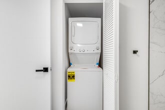 1547 NW 2nd St, Unit 101 in Miami, FL - Building Photo - Building Photo