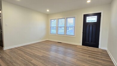 4712 N Kitley Ave in Indianapolis, IN - Foto de edificio - Building Photo