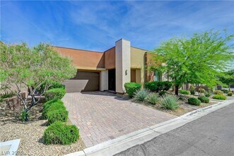 6020 Langreo Ln in Las Vegas, NV - Building Photo - Building Photo